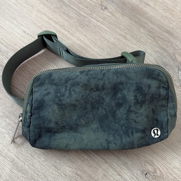 lululemon athletica Green Crossbody Bag - Picture 4 of 4
